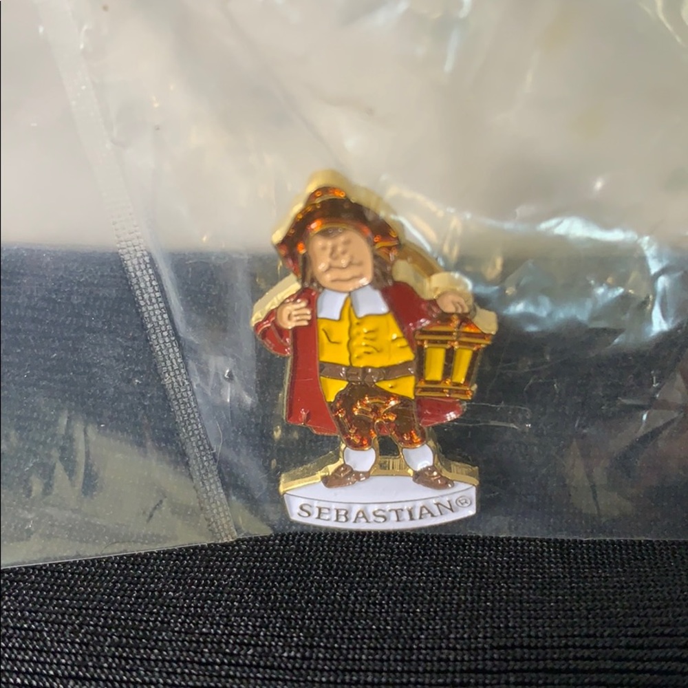Vintage DEPT. 56 Town Cryer Collectors Pin - Picture 2 of 6